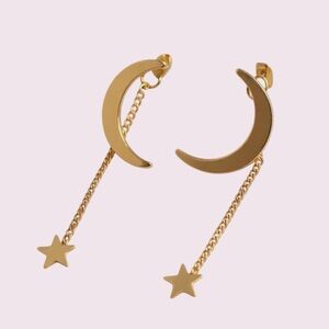 Minimalist Star & Moon Dangle Earrings – Gold-Tone Celestial Chain Link Design